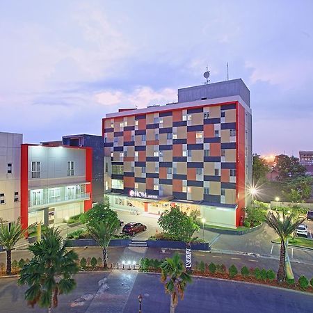 Metland Hotel Bekasi Exterior photo